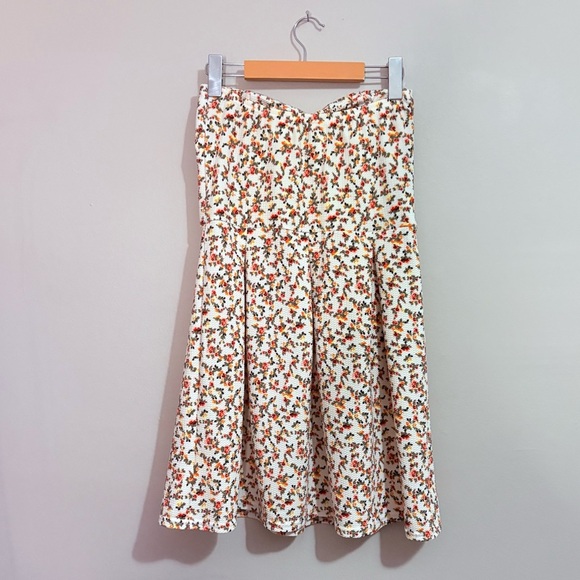 3/$10⚡️Sweetheart Cut Cream & Floral Strapless Textured Dress w Pleated Skirt - Picture 8 of 12